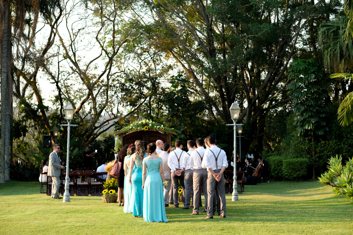 padrinhos em fila no começo da cerimonia