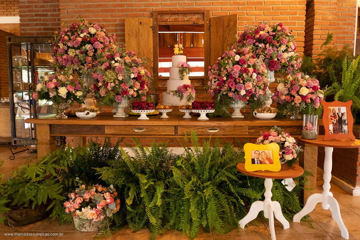 mesa de bolo do casamento em indaiatuba