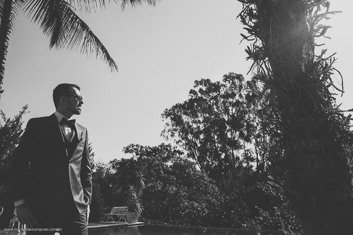 oivo olhando para o lado 