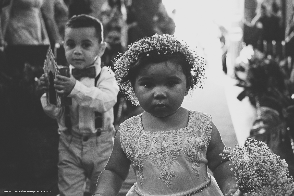daminha entrando na igreja