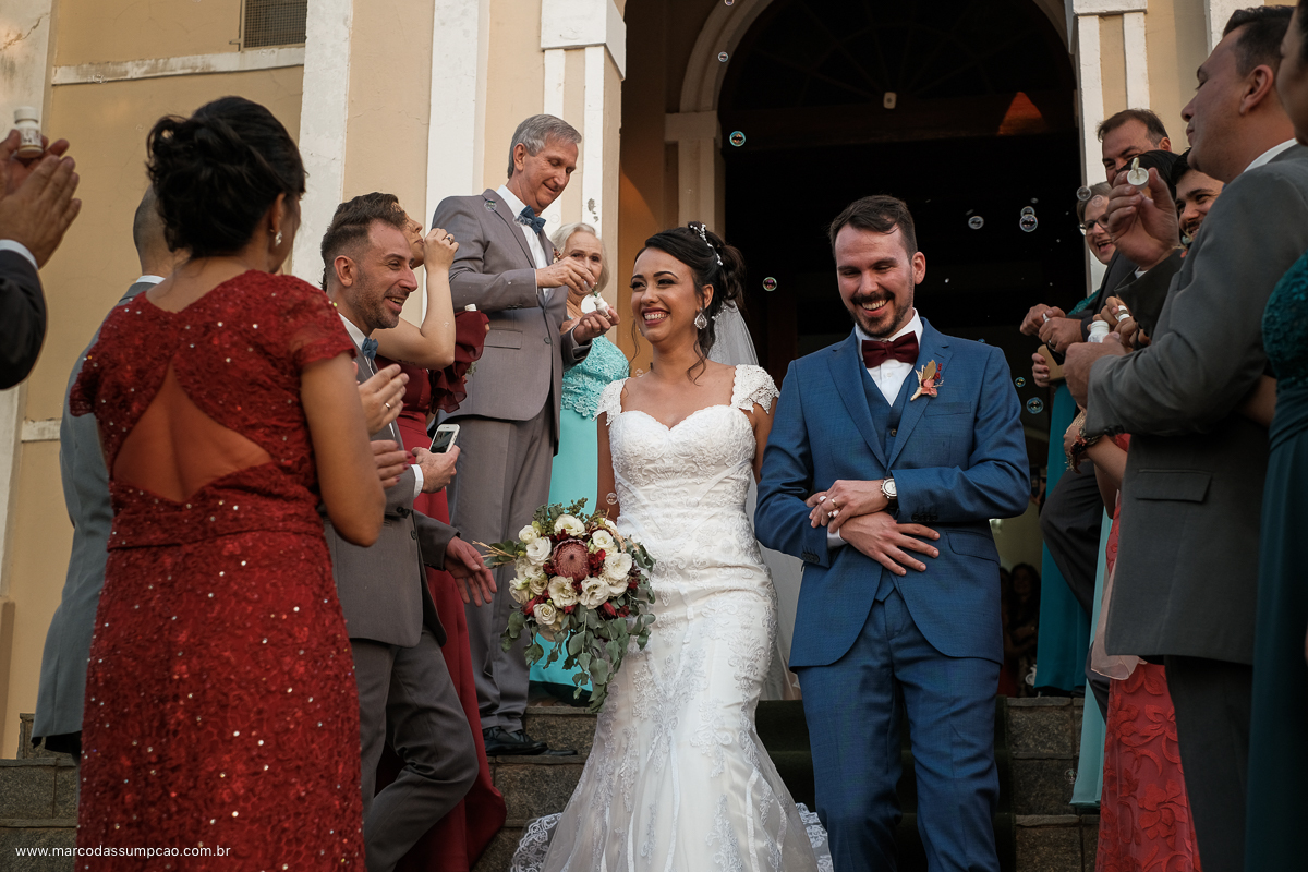 saida dos novos na escada da igreja