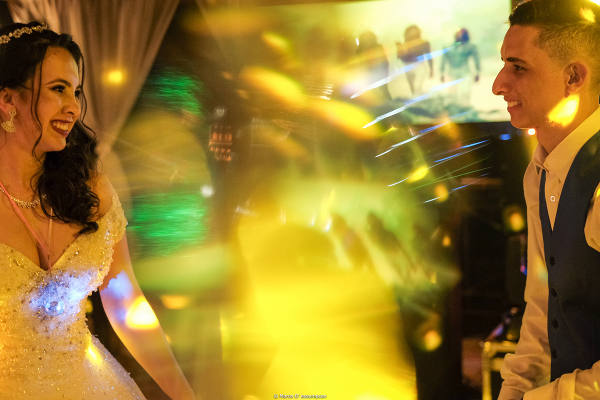 noisvos dancando sua valsa com luzes