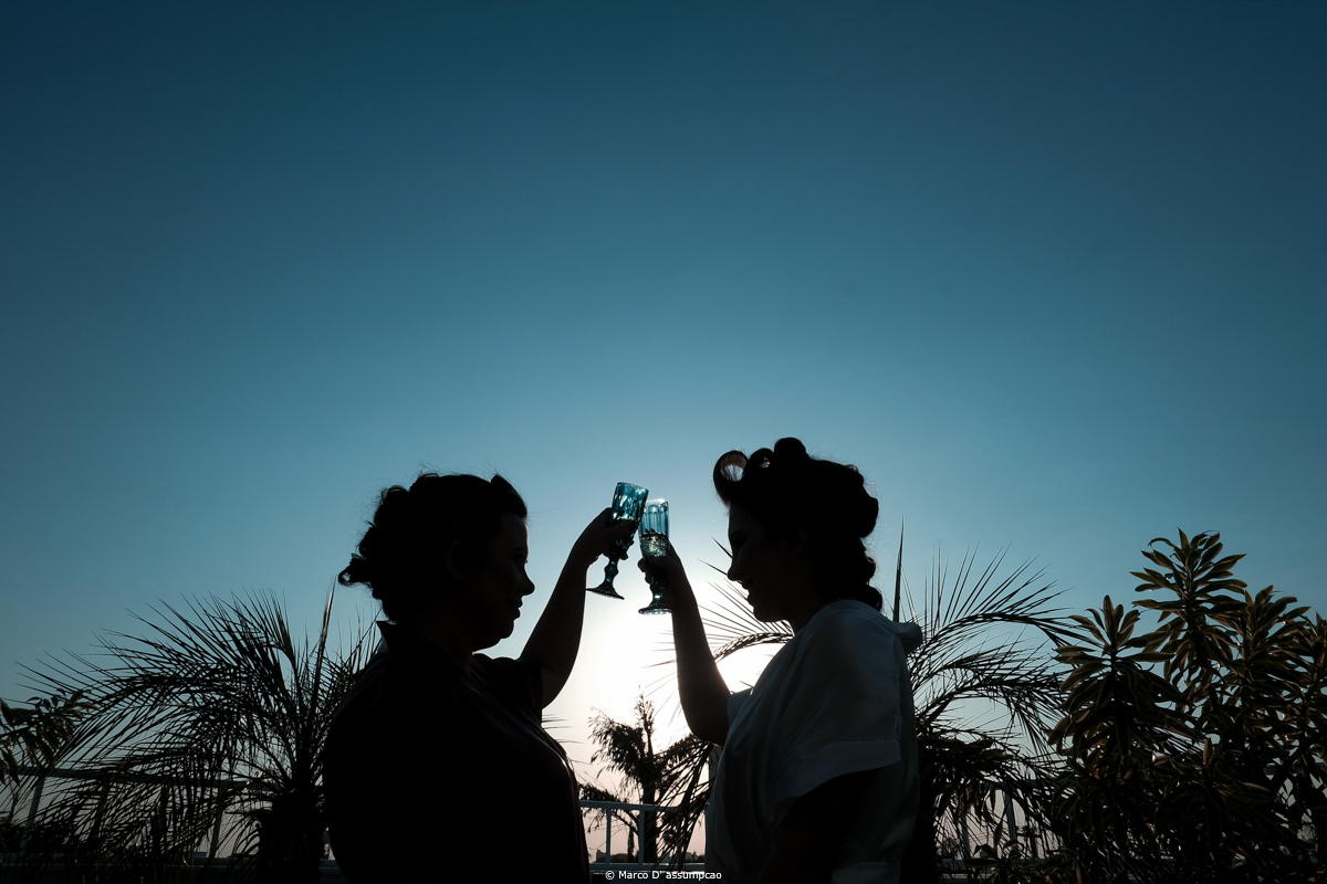 noiva brindando com sua mae 