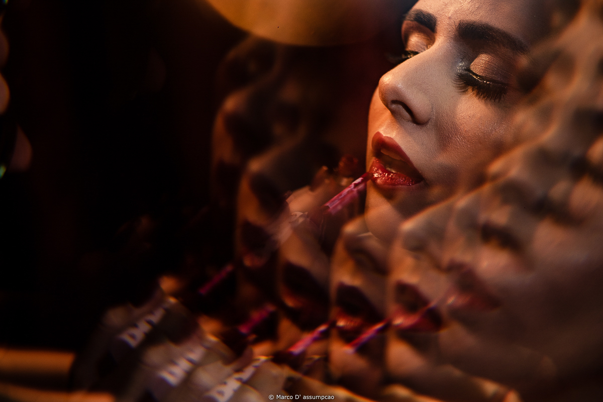 noiva sendo maquiada