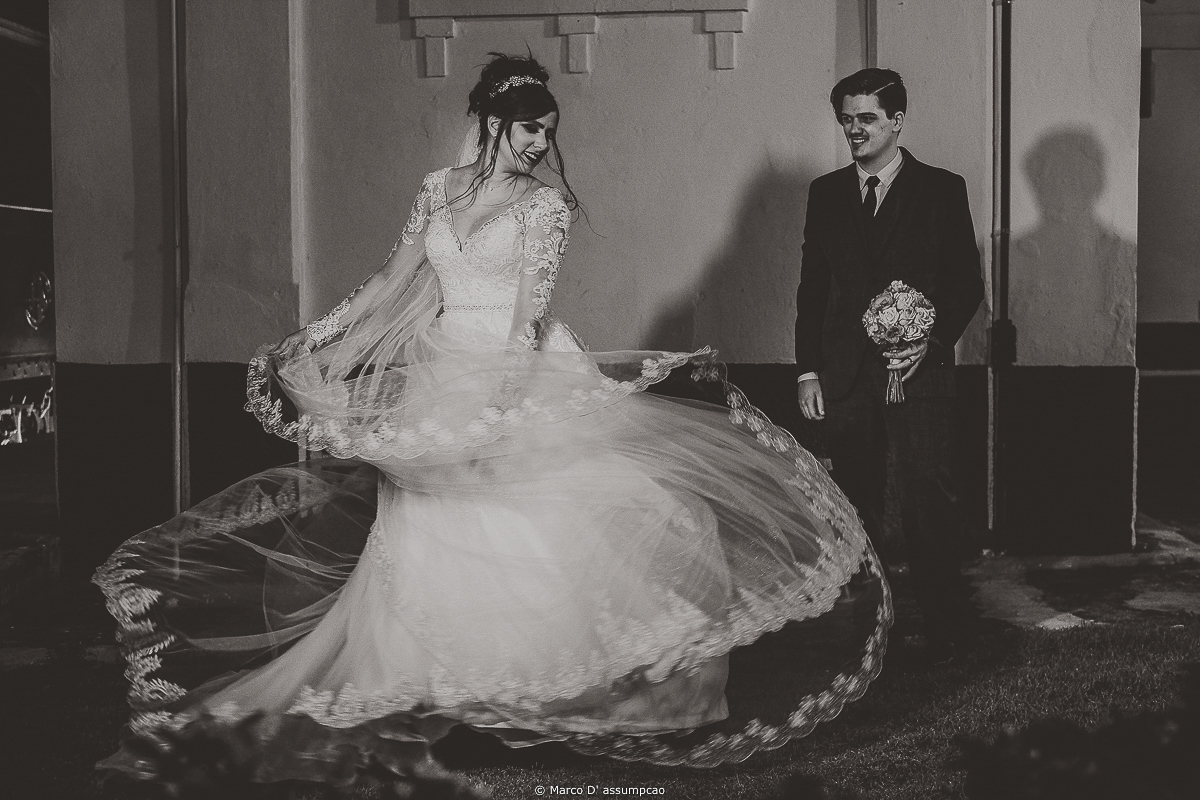 noiva girando o vestido