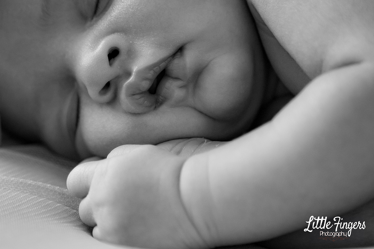 fotografia-newborn-fotografia-infantil-teresopolis-ensaio-bebe-acessorios-bebe-roupinha-bebe-ensaio-infantil-little-fingers