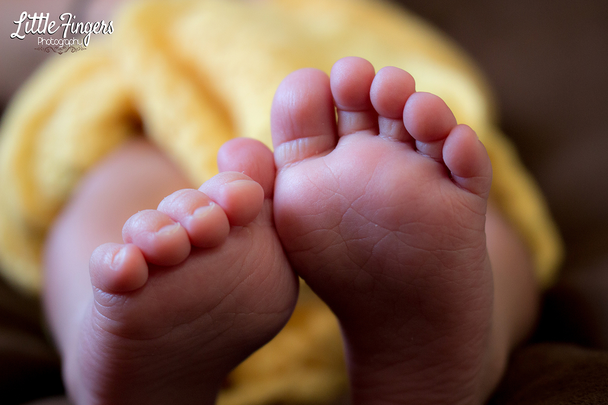 fotografia-newborn-fotografia-infantil-teresopolis-ensaio-bebe-acessorios-bebe-roupinha-bebe-ensaio-infantil-little-fingers