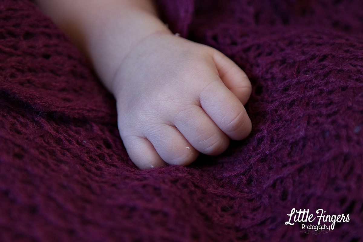 fotografia-newborn-fotografia-infantil-teresopolis-ensaio-bebe-acessorios-bebe-roupinha-bebe-ensaio-infantil-little-fingers
