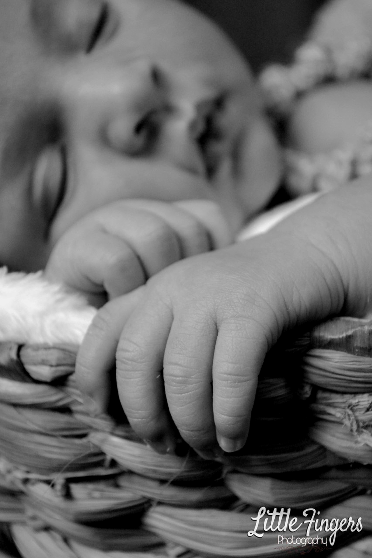 fotografia-newborn-fotografia-infantil-teresopolis-ensaio-bebe-acessorios-bebe-roupinha-bebe-ensaio-infantil-little-fingers