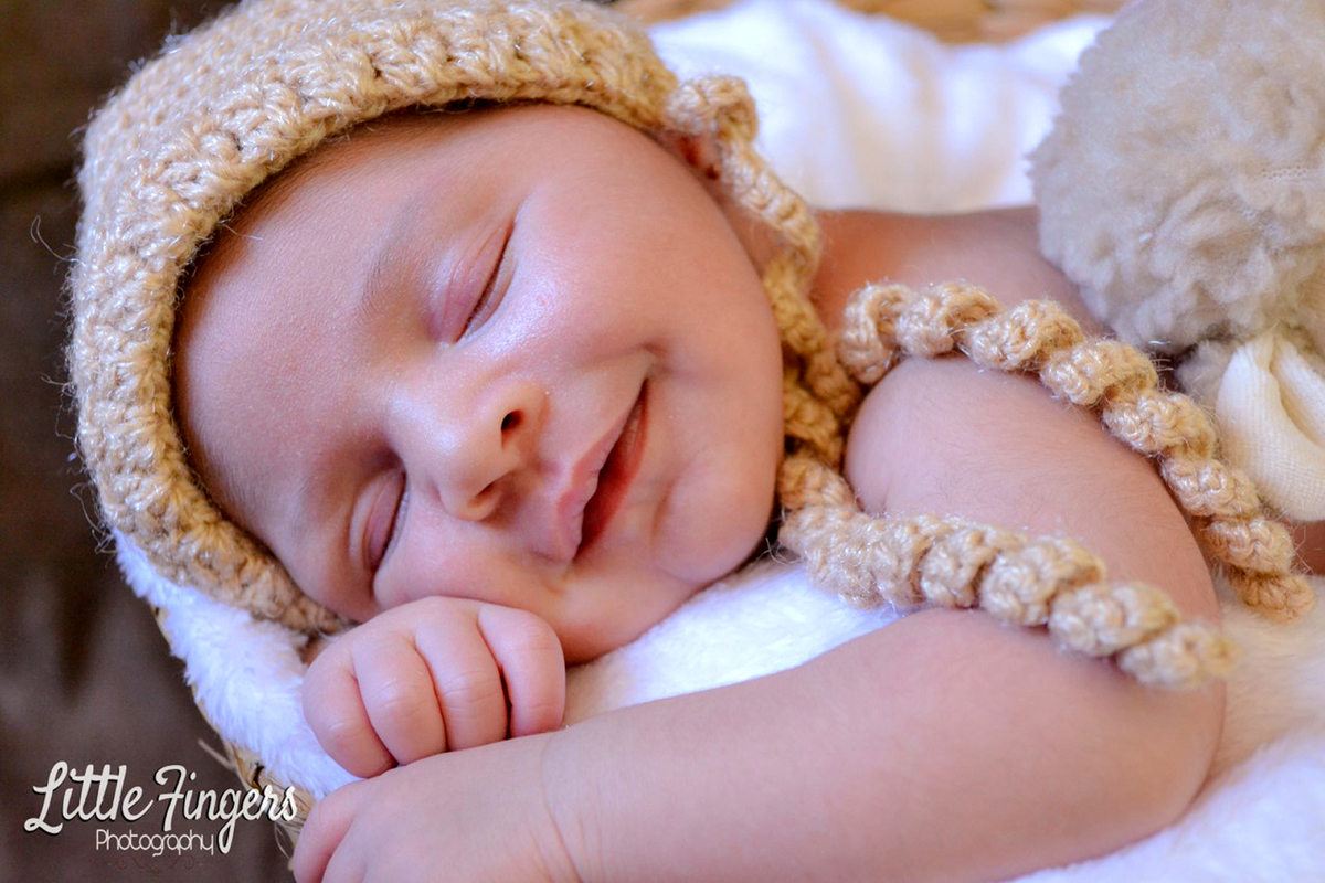 fotografia-newborn-fotografia-infantil-teresopolis-ensaio-bebe-acessorios-bebe-roupinha-bebe-ensaio-infantil-little-fingers