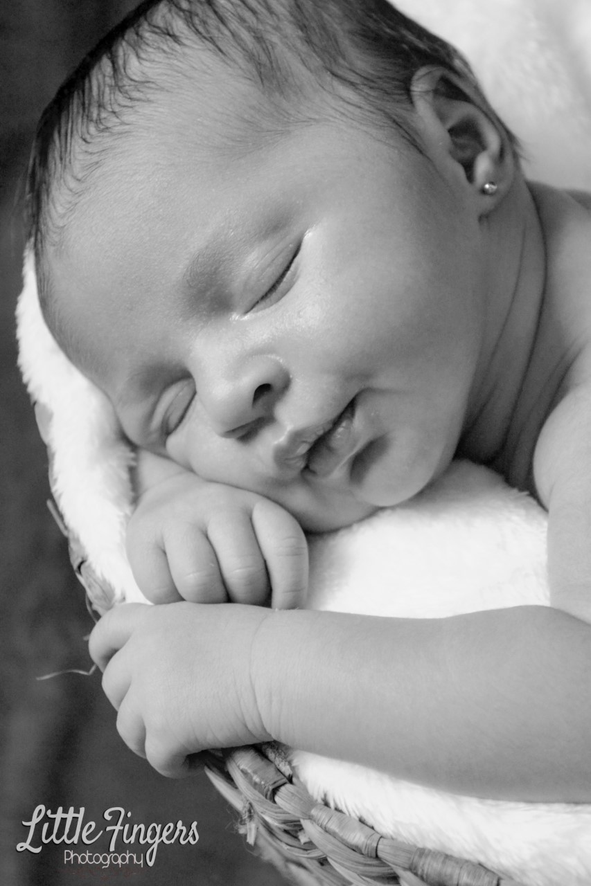 fotografia-newborn-fotografia-infantil-teresopolis-ensaio-bebe-acessorios-bebe-roupinha-bebe-ensaio-infantil-little-fingers
