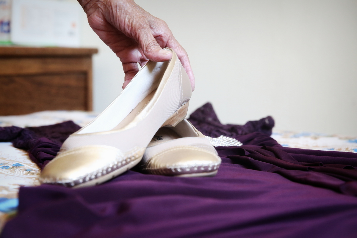 Onde fazer book fotográfico de mulher de 100 anos? Ivna sá fotografa mulheres de 100 anos em belo horizonte. Mulher de 100 anos faz sessão fotográfica em estúdio especializado em fotografia de mulheres, 