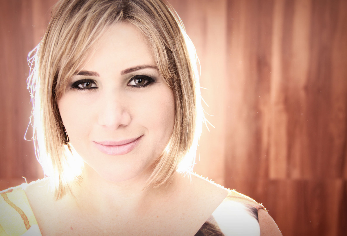 Onde fazer book fotográfico de mulher de 30 anos? Ivna sá fotografa mulheres de 30 anos em belo horizonte. Mulher de 30 anos faz sessão fotográfica em estúdio especializado em fotografia de mulheres 