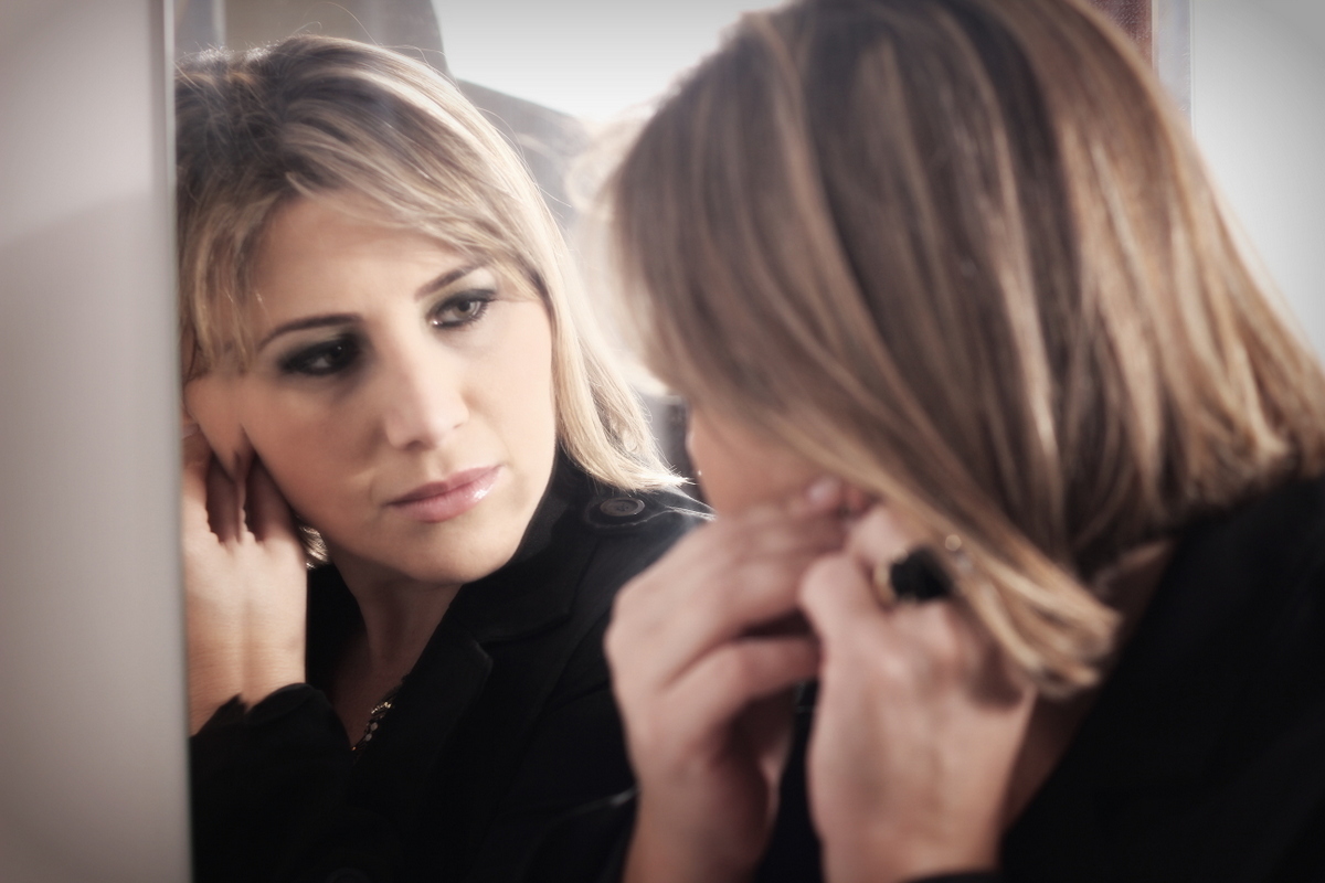 Onde fazer book fotográfico de mulher de 30 anos? Ivna sá fotografa mulheres de 30 anos em belo horizonte. Mulher de 30 anos faz sessão fotográfica em estúdio especializado em fotografia de mulheres 