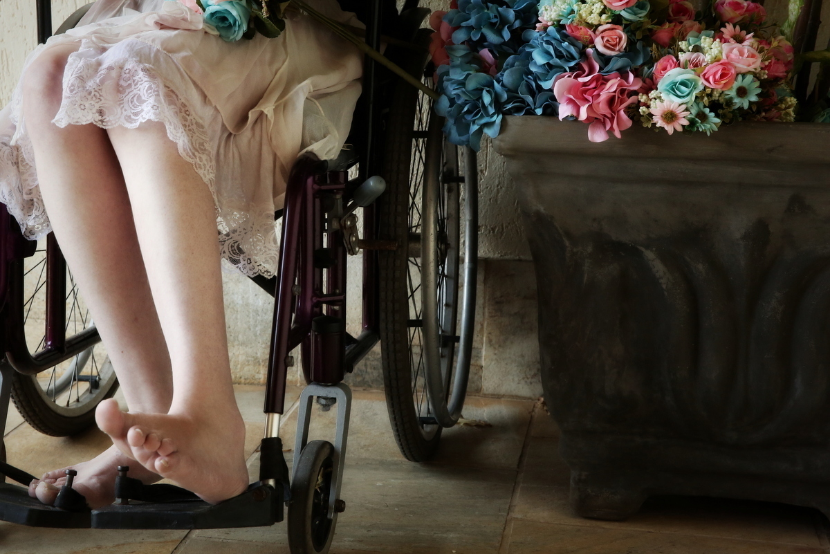 Ivna sá, ivna sá para mulheres, ivna sá fotografia, book de mulher com paralisia cerebral, paralisia cerebral, fotos em casa, feito com os pés, escritora, mulher, book, fotos de mulher em belo horizonte