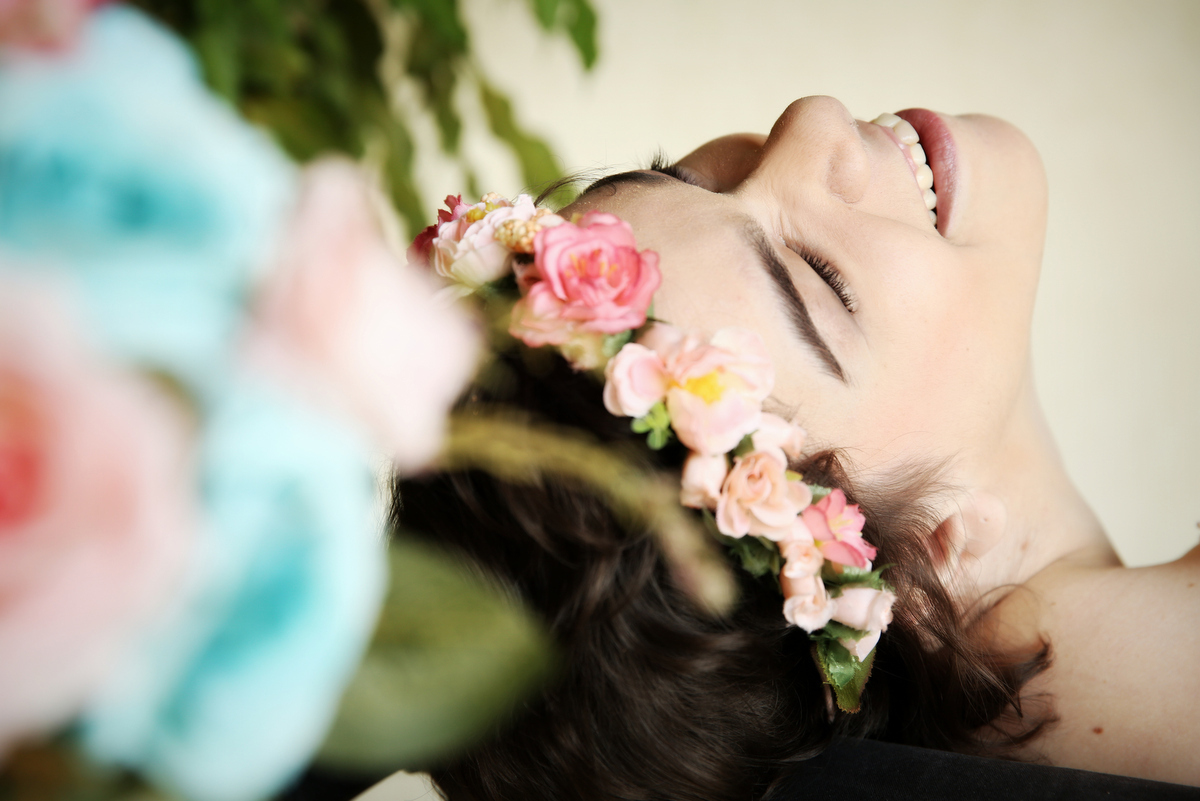 Ivna sá, ivna sá para mulheres, ivna sá fotografia, book de mulher com paralisia cerebral, paralisia cerebral, fotos em casa, feito com os pés, escritora, mulher, book, fotos de mulher em belo horizonte