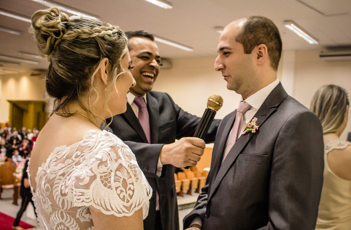 pastor fala com noivo