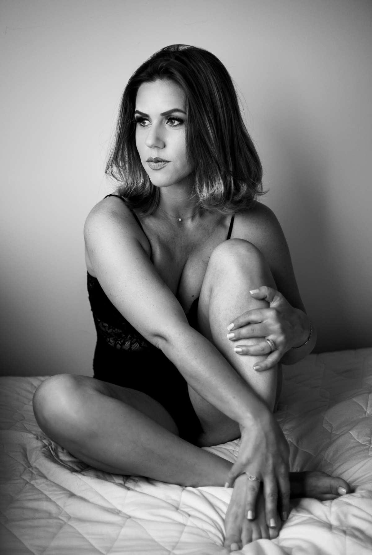 ensaio feminino, ensaio sensual, lingerie, fotografia feminina, fotografia em preto e branco, araranguá, sexy, sensual, empoderamento, feminino, sagrado feminino, fotografa de mulheres, loira, mulher na  cama, sentir, 