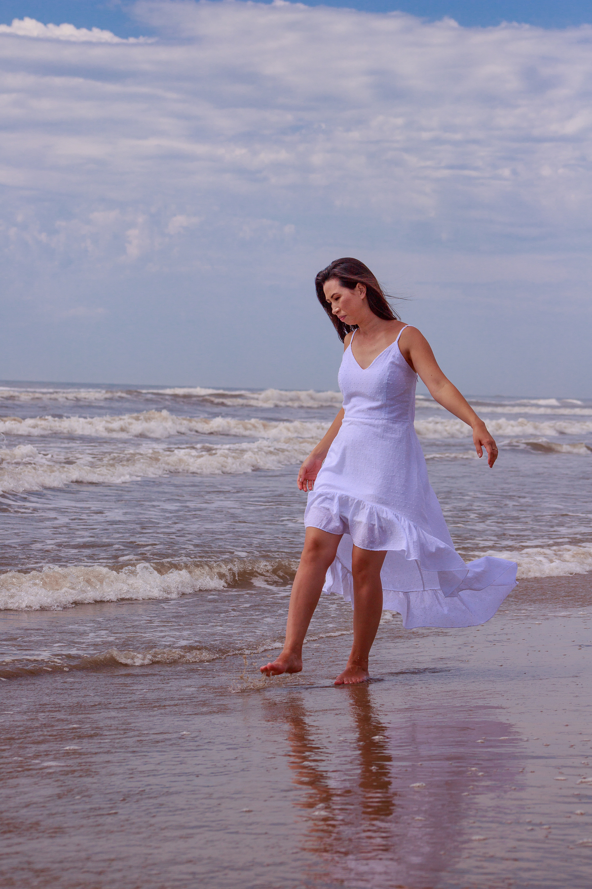CHUTANDO AGUA, PRAIA, VERÃO, MULHER NA PRAIA