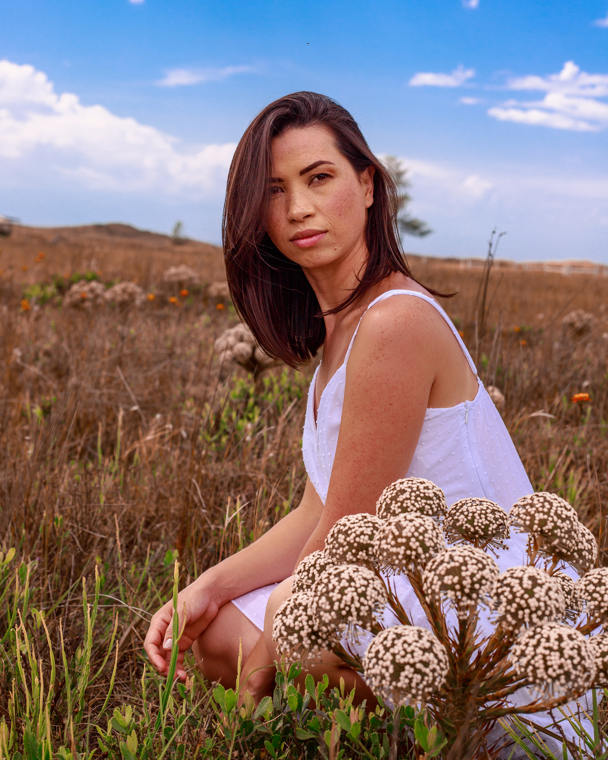 MULHER MORENA CABELO CURTO