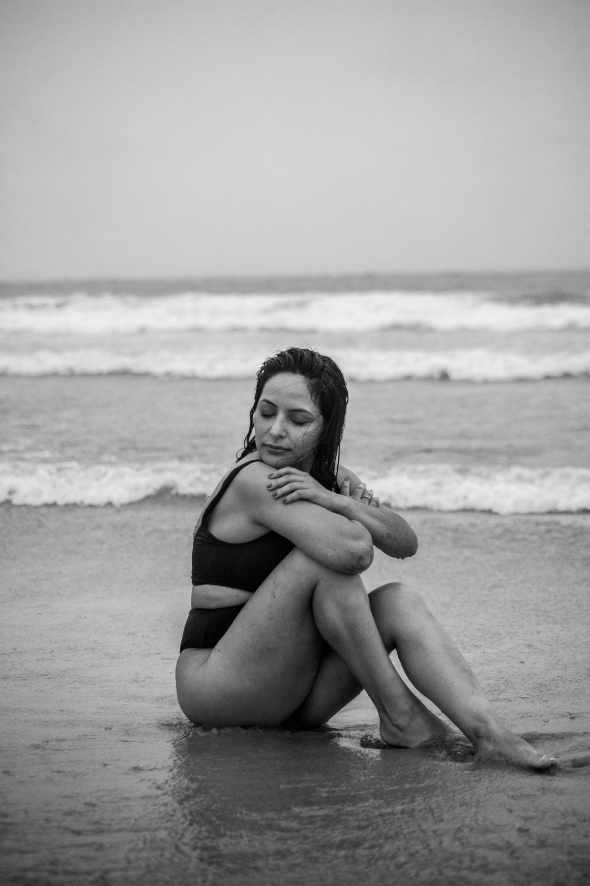 fotografia na praia, fotografia em p&B, ensaio feminino
