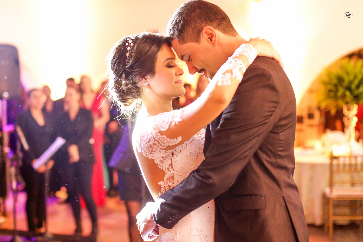 Primeira valsa do casal.