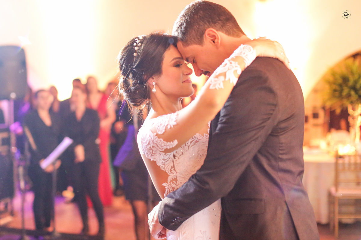 Primeira valsa do casal.