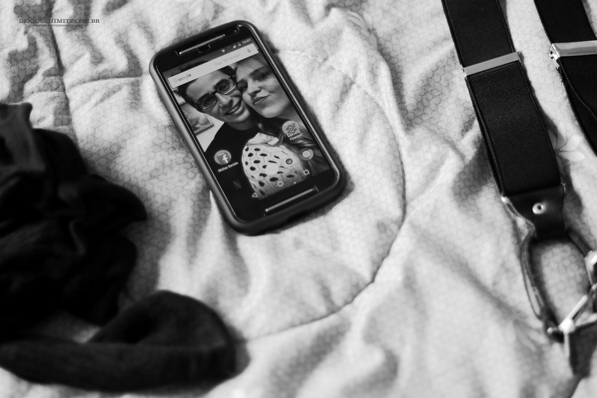 Celular do noivo.