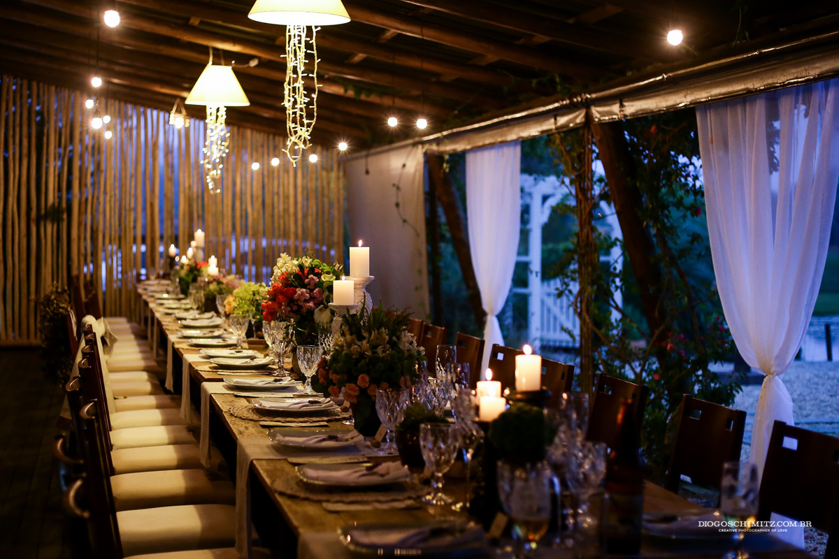 Decoração do casamento de campo ao ar livre.