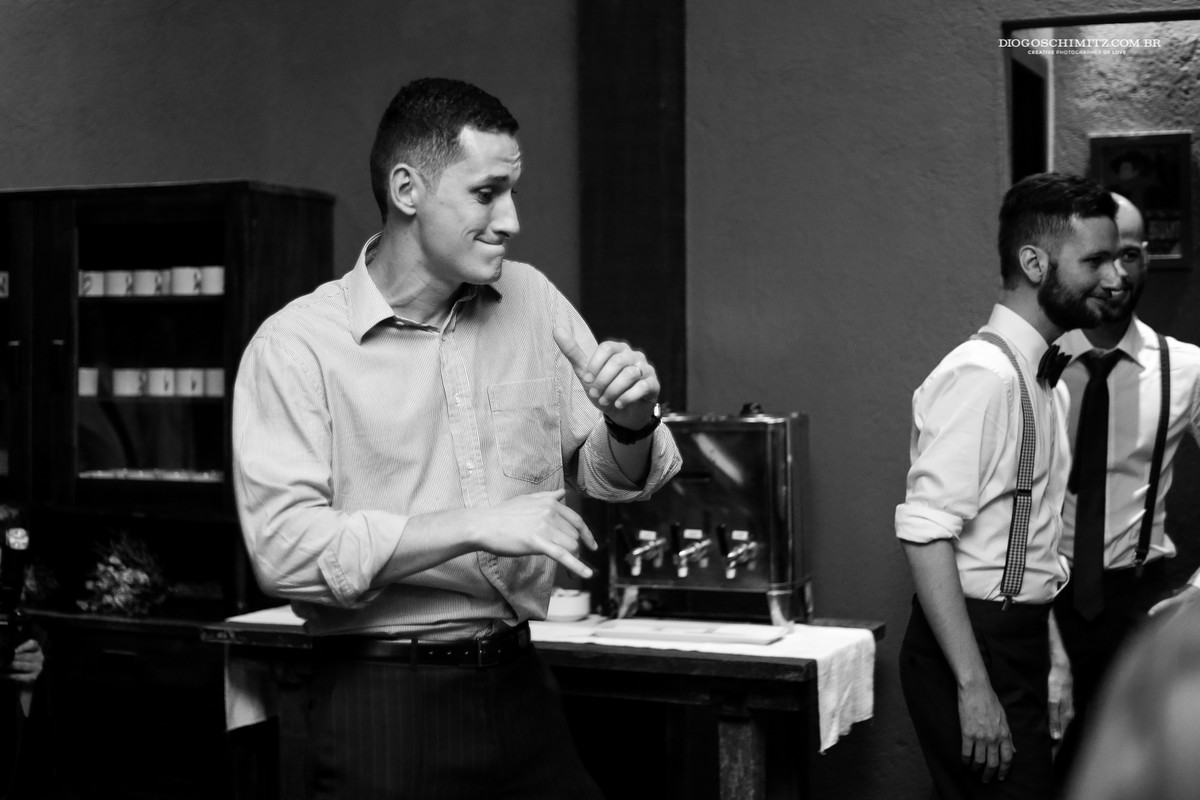 Convidado dançando.