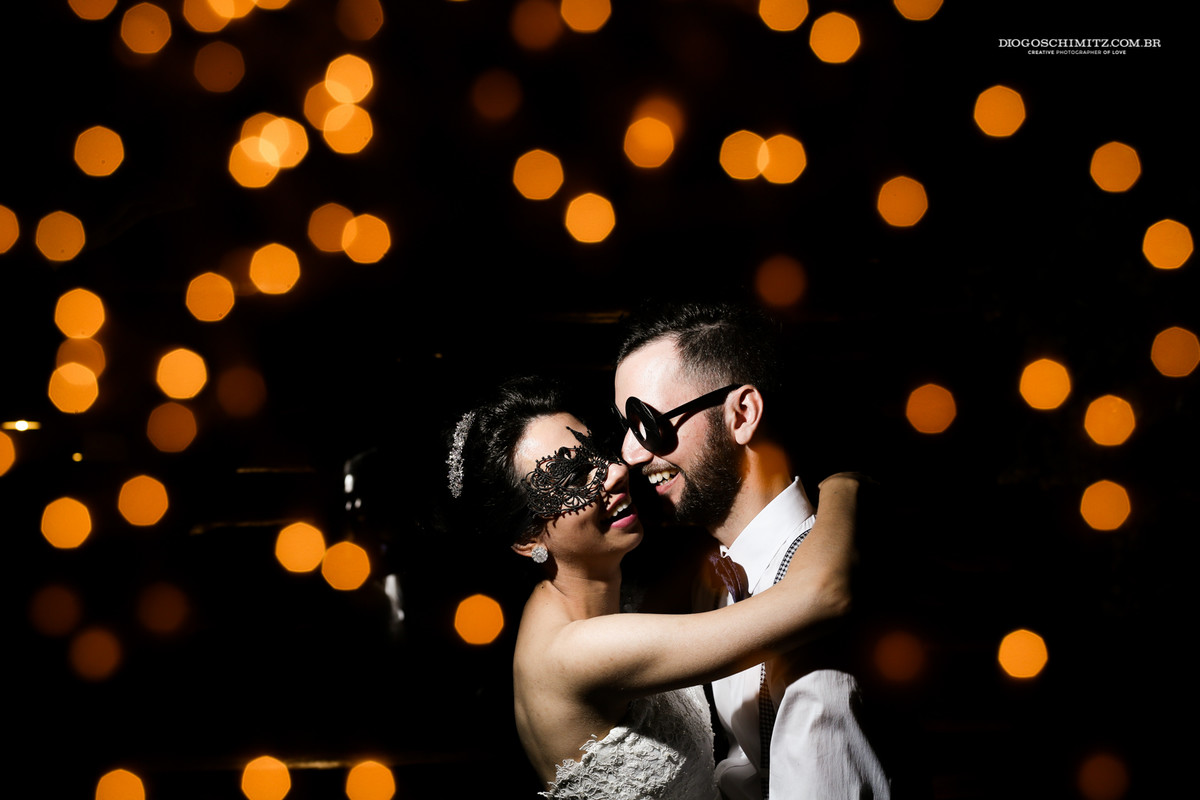 Foto em dupla exposição de casamento no campo ao ar livre.