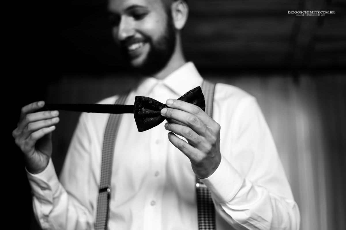 Gravata borboleta estilosa para casamento no campo.