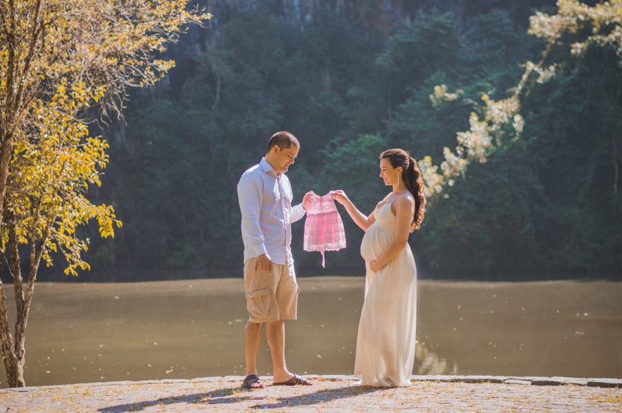 Ensaio gestante com roupinha do bebê por Juliana Madalosso