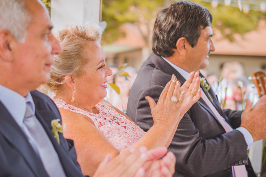 Casamento ao ar livre - pais do noivo - Naty e Vini - por Juliana Madalosso