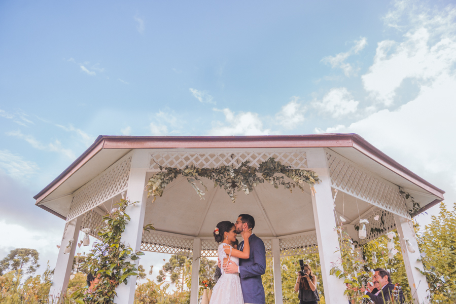Casamento ao ar livre -cerimônia no gazebo - Naty e Vini - por Juliana Madalosso