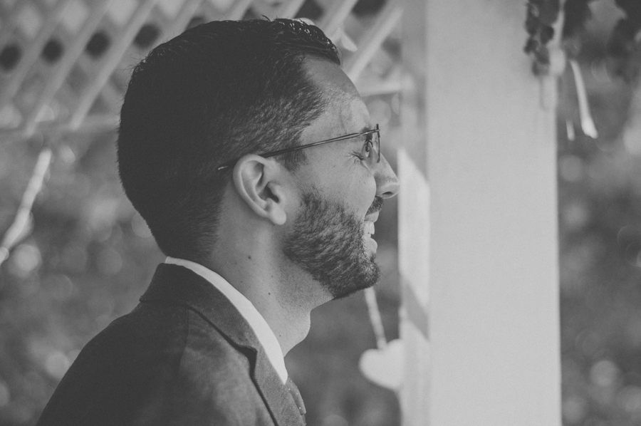 Casamento ao ar livre - reação do noivo ao ver a noiva - Naty e Vini - por Juliana Madalosso