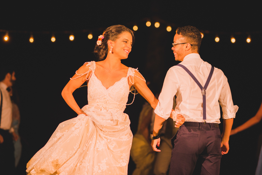 Casamento ao ar livre -Naty e Vini - dança de roda - por Juliana Madalosso