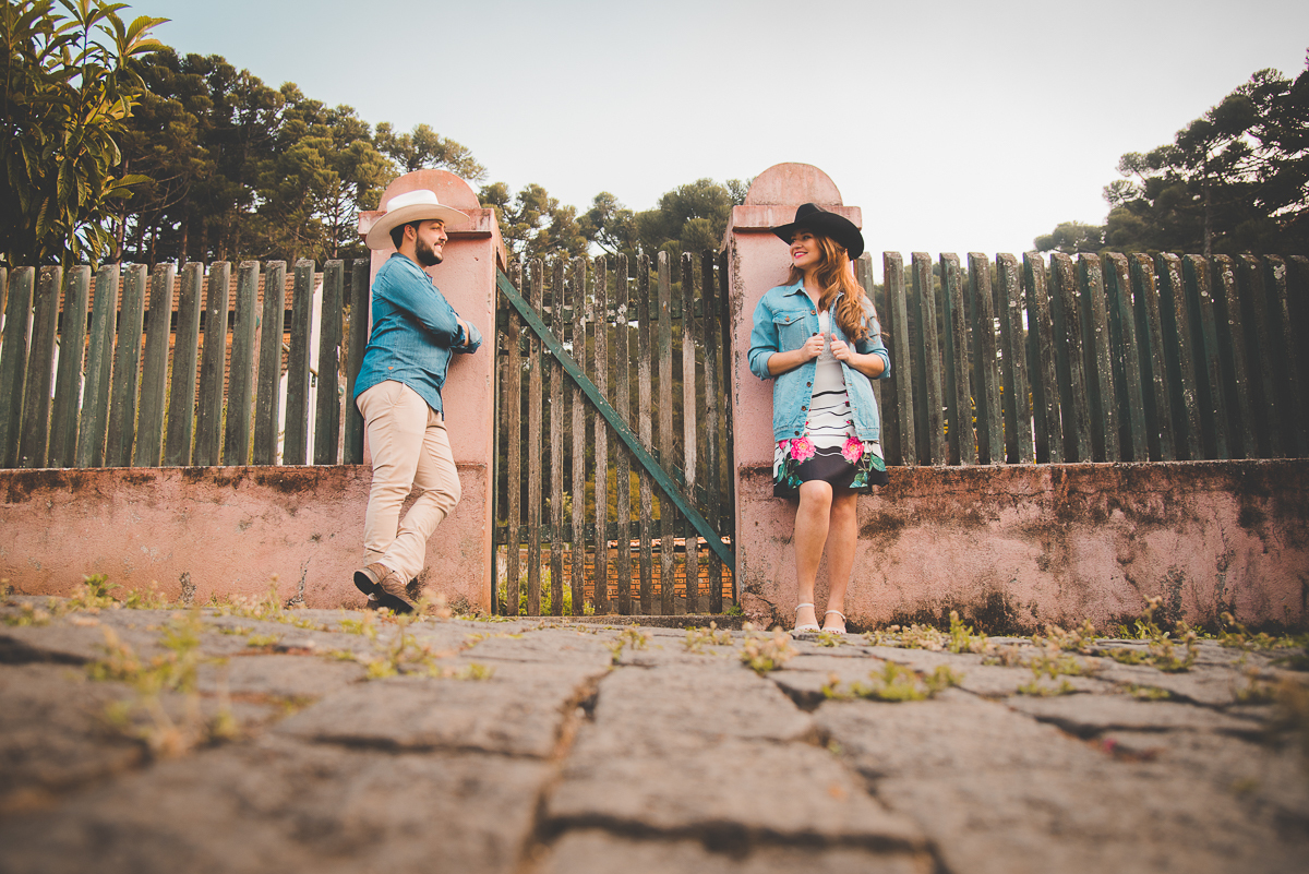 Pre Wedding Fabi e Pedro - sertanejo - chapéu country estilo cowboy - Juliana Madalosso Fotografia
