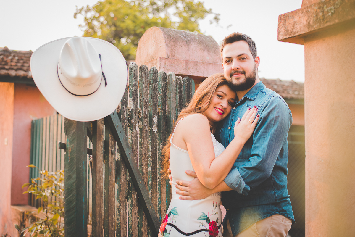 Pre Wedding Fabi e Pedro - sertanejo - chapéu country estilo cowboy - Juliana Madalosso Fotografia