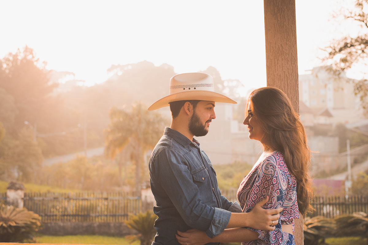 Pre Wedding Fabi e Pedro - sertanejo - chapéu country estilo cowboy - Juliana Madalosso Fotografia
