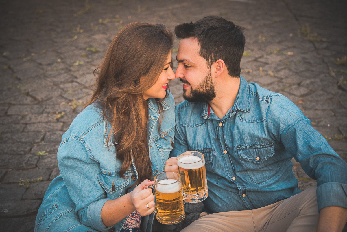 Pre Wedding Fabi e Pedro - Choop - Oktoberfest - Juliana Madalosso Fotografia