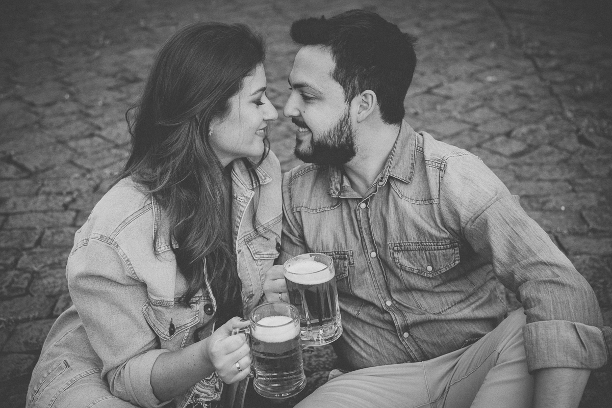 Pre Wedding Fabi e Pedro - Choop - Oktoberfest - Juliana Madalosso Fotografia