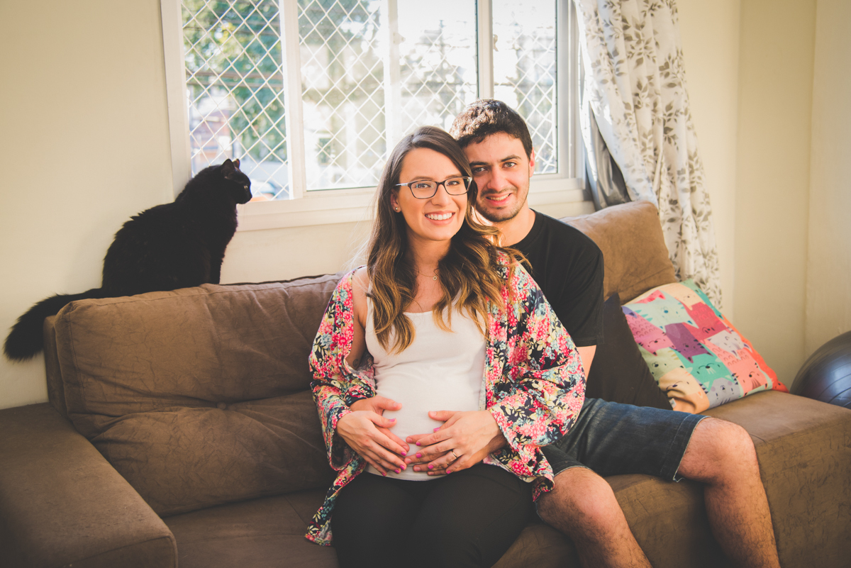 Ensaio gestante em casa com gatos - Juliana Madalosso Fotografia