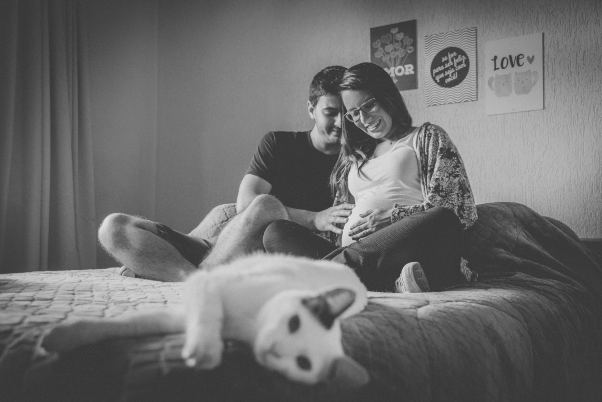 Ensaio gestante em casa com gatos - Juliana Madalosso Fotografia