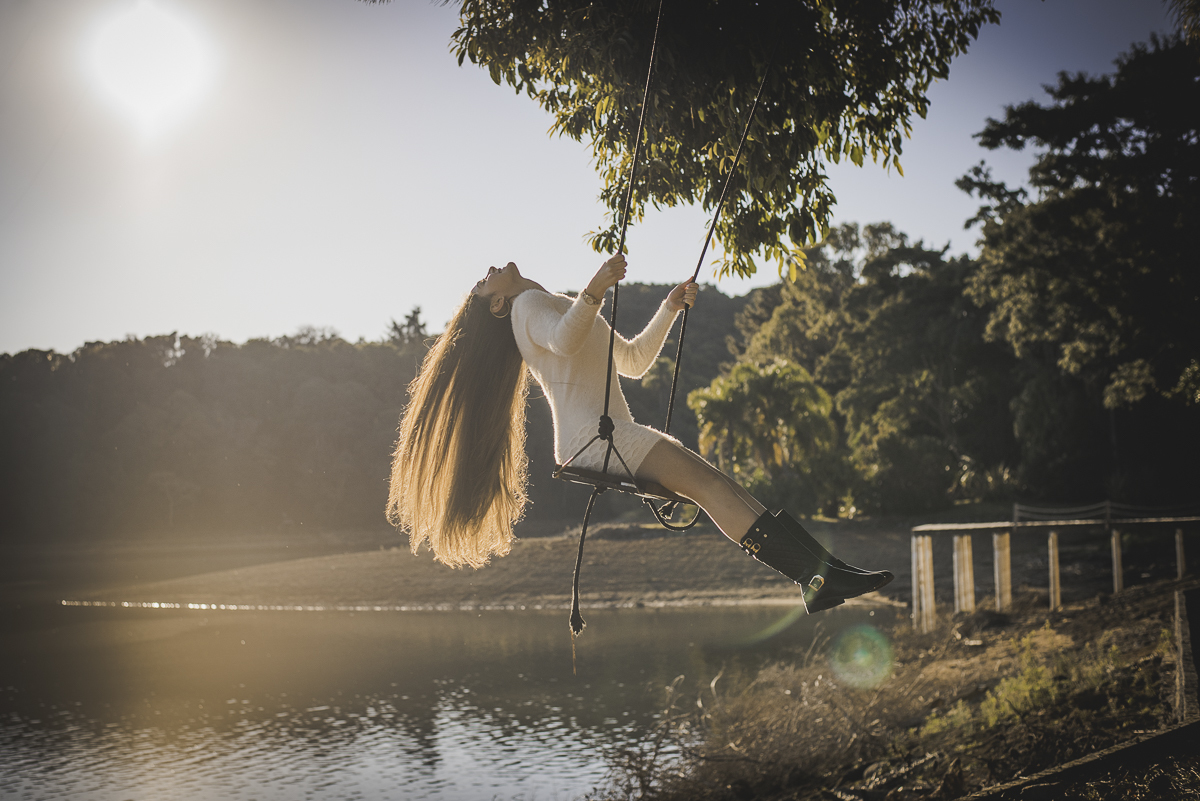 Ensaio de 15 anos da Amandinha - Juliana Madalosso Fotografia - Balanço - Chácara Laggus 