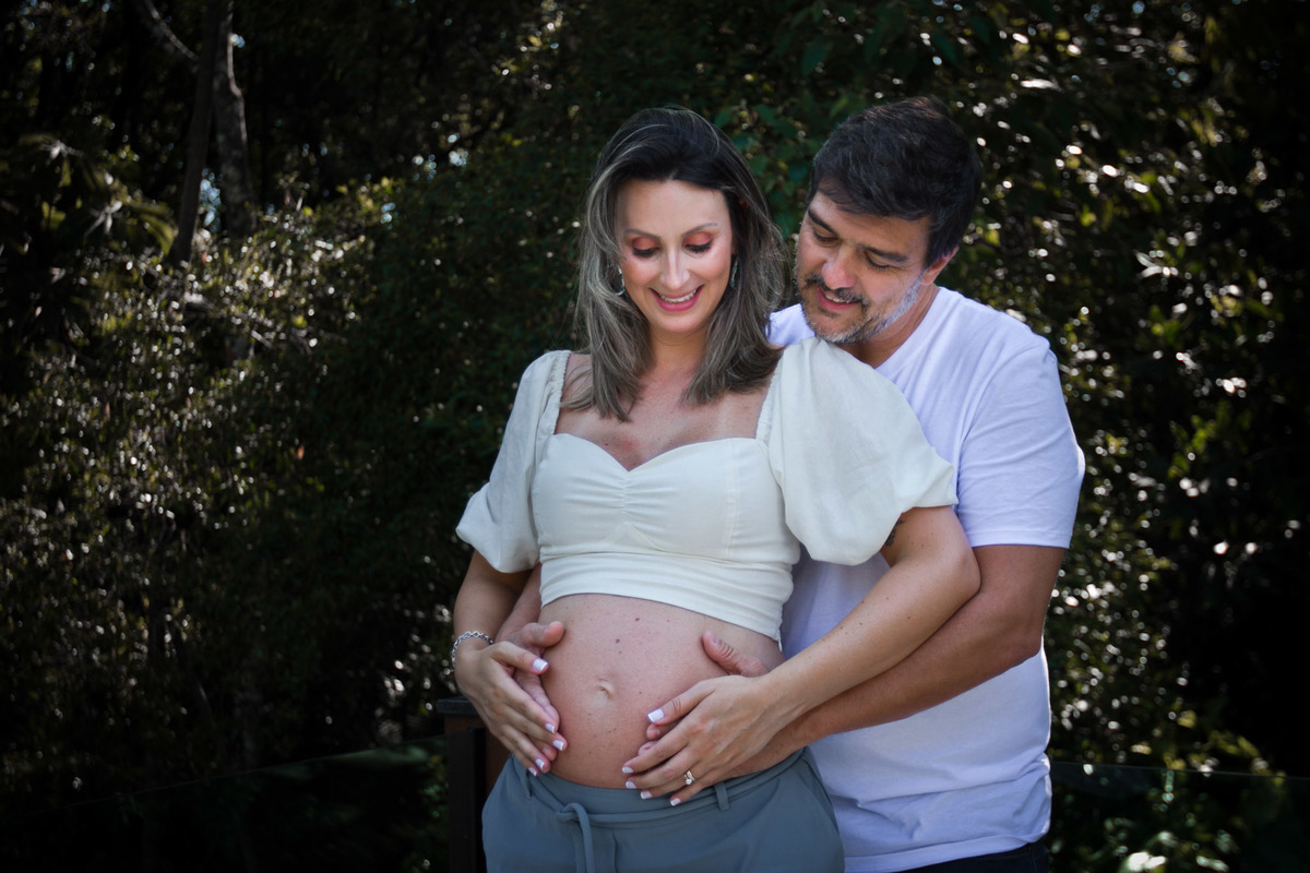 fotografia mãos na barriga