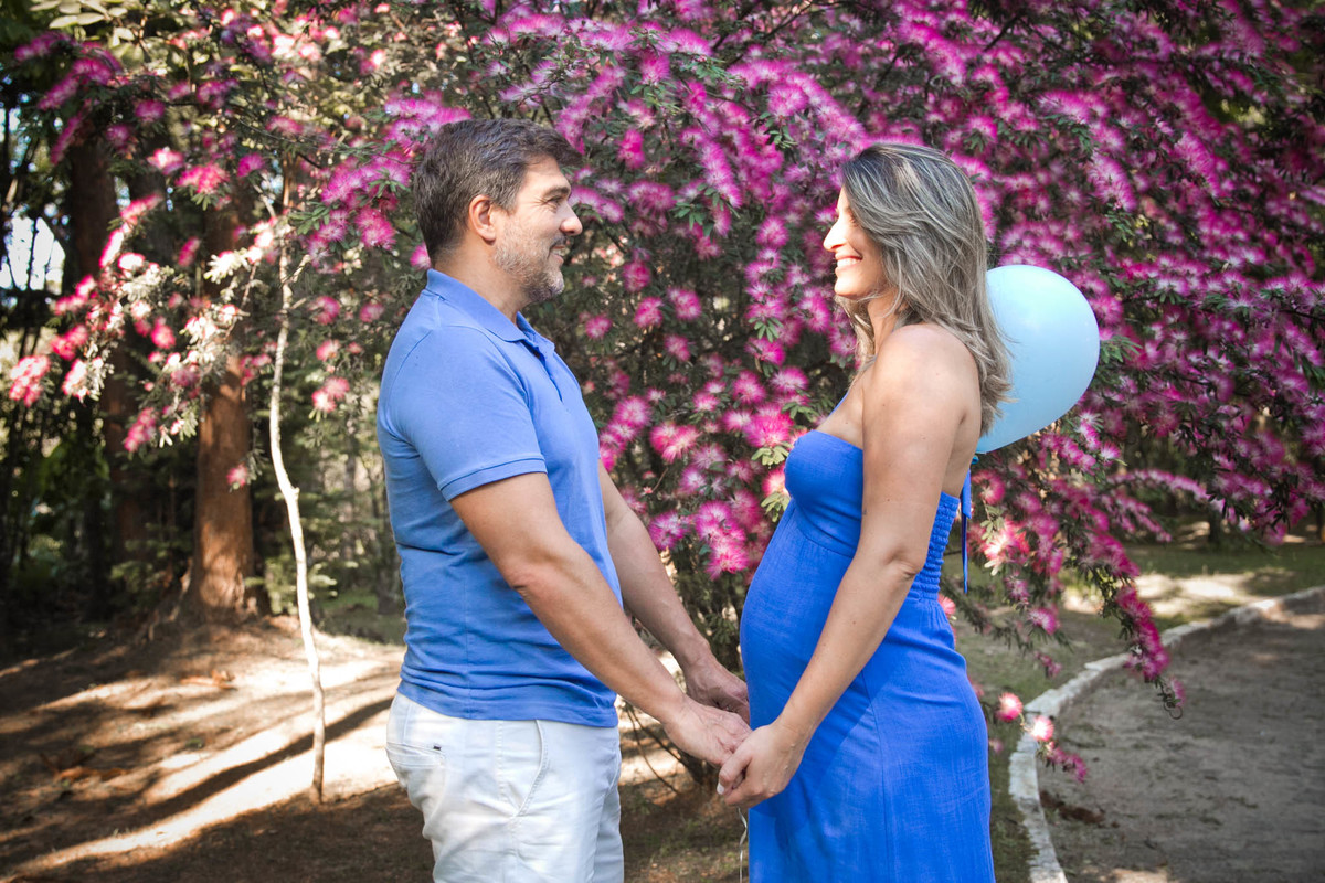 fotografia de gestante com flores