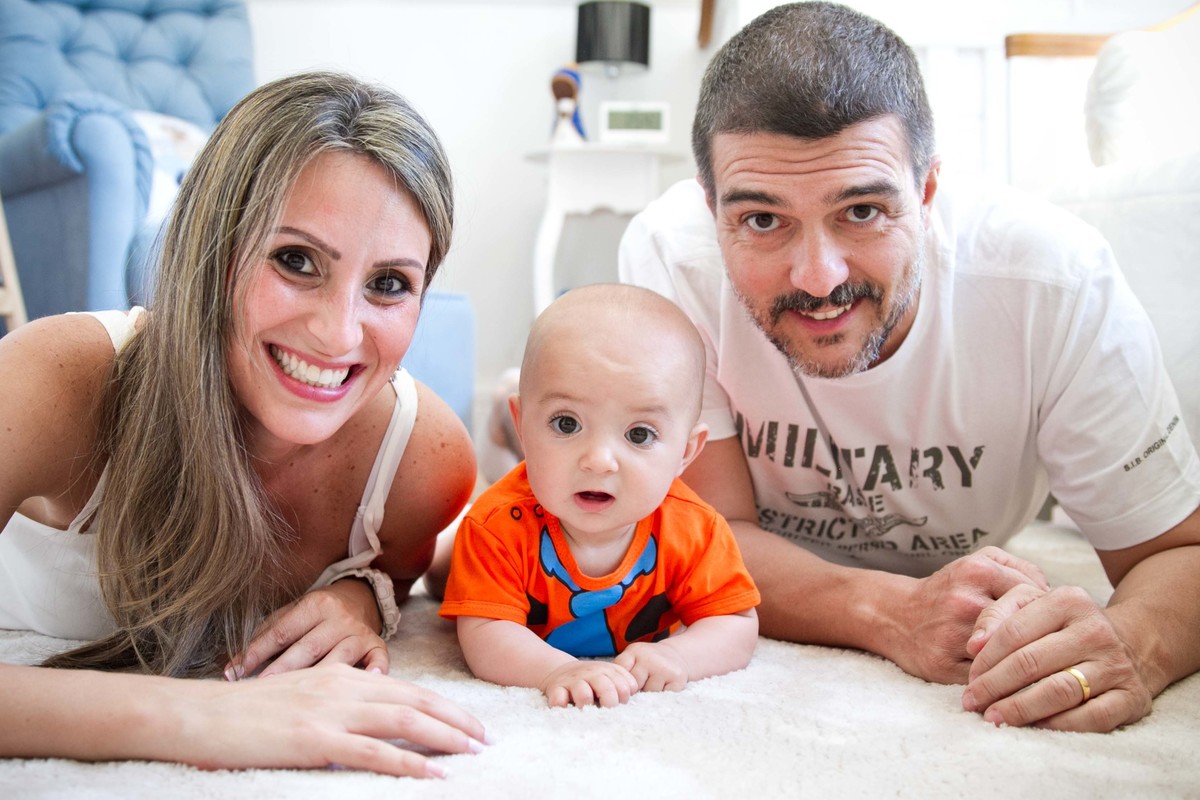 Fotografia de família no chão