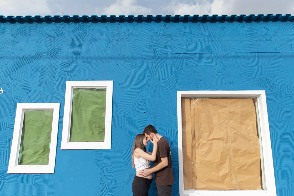 Ensaio gestante parede colorida