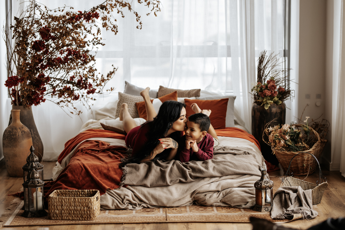 O ensaio de mãe e filho é uma celebração pura do amor e da conexão entre os dois. Cada foto será uma lembrança precioso, capaz de aquecer o coração toda vez que for revisitado.